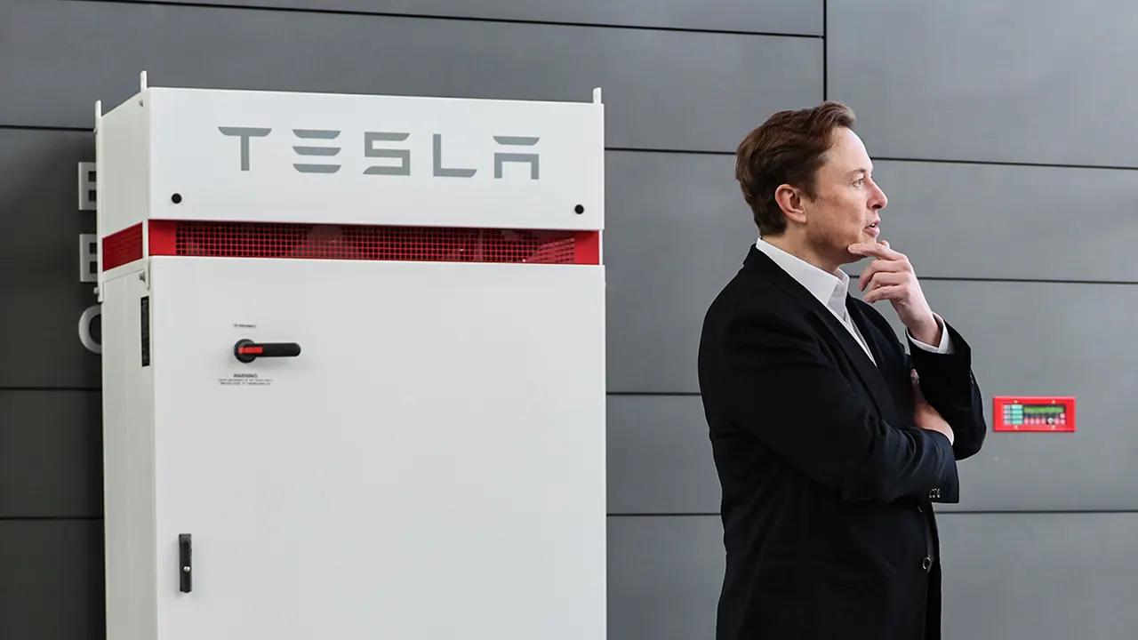 Tesla salta después de que Musk compró acciones de la empresa por valor de 1,000 mdd