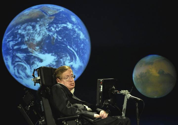 Stephen Hawking organizó una fiesta con champán y globos, pero nadie apareció