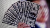 Dólar cierra con tendencia a la baja este lunes, ¿en cuánto se negocia?
