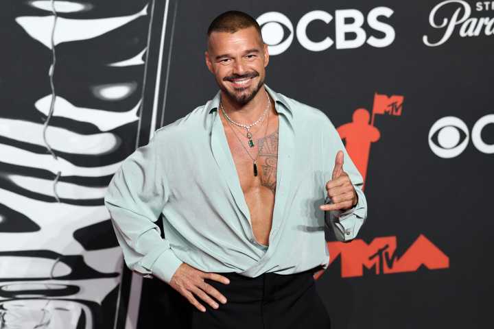 Ricky Martin enciende los VMAs al recibir el Latin Icon Award
