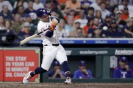 Jonrón de Altuve impulsa a Astros a barrer a Rangers y liderar el Oeste de la Liga Americana