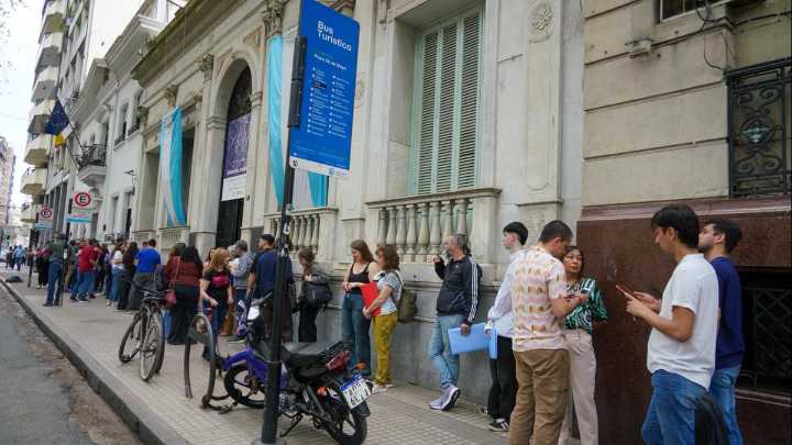 Refuerzan la atención en el consulado español: ingresaron más de 87 mil expedientes