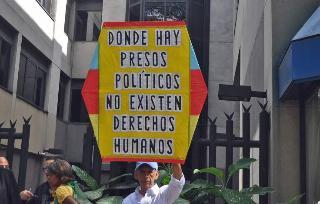 Foro Penal computa 823 presos políticos en Venezuela, incluidas cien mujeres