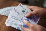 TRM cae y dólar abre la semana por debajo de $3.907: ¿qué significa para tu bolsillo?