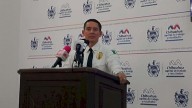 Analizan cómo retirar a indigente que se baña en la calle