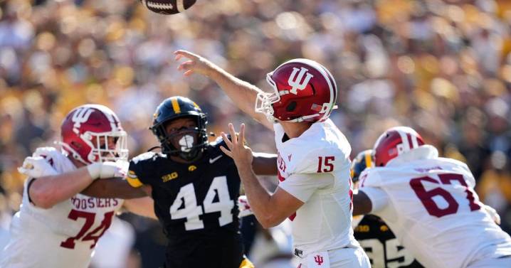 No. 11 Indiana gets late touchdown to beat Iowa