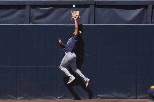 Chourio y Mears ayudan a Cerveceros a vencer 3-1 a Padres y a evitar barrida en 3 juegos