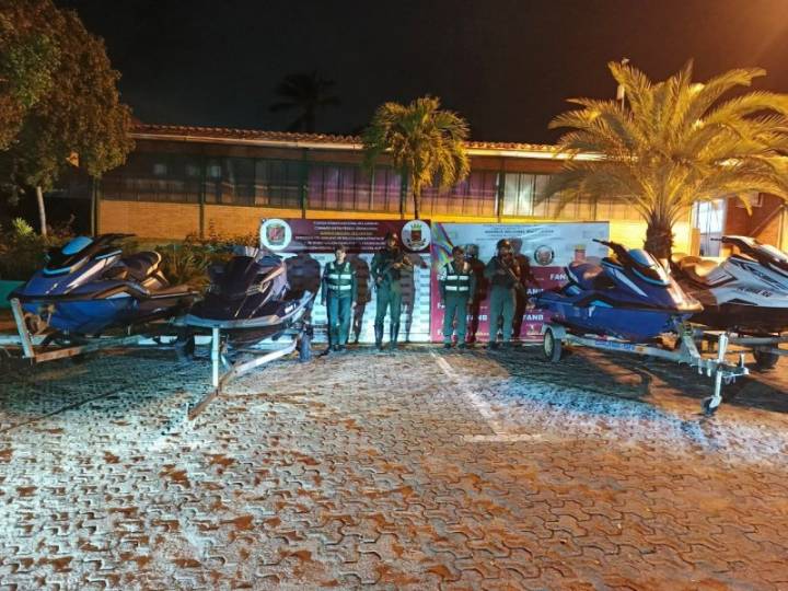 Retenidas motos acuáticas involucradas con invasión a laguna hogar de flamencos