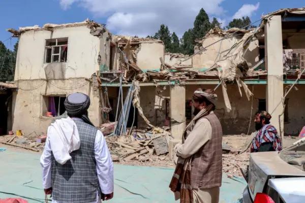 Terremoto en Afganistán dejó más de 800 muertos y al menos 2.700 heridos