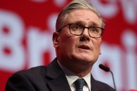 Starmer endurece su tono contra Farage mientras Reform encabeza las encuestas y Burnham lo supera en popularidad