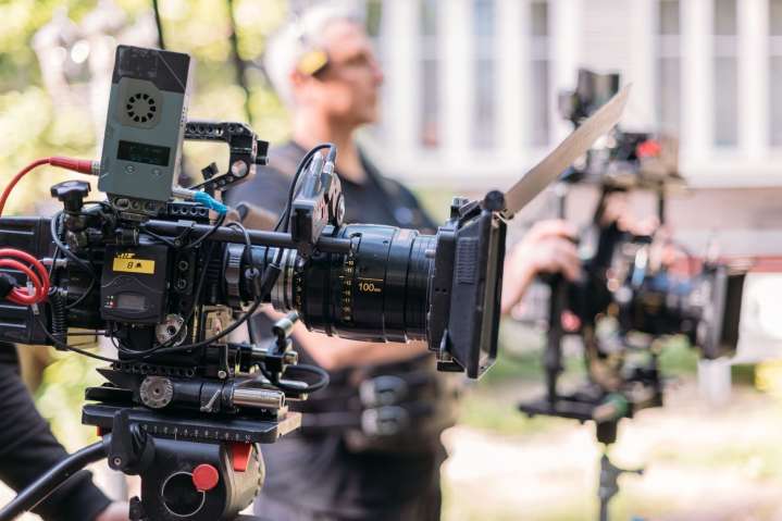 A new Netflix movie is filming in Alberta soon with a 'Gilmore Girls' star