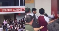 VIDEO: Alumnos agarran a golpes a director del CETis 78 por presunto acoso sexual en Tamaulipas