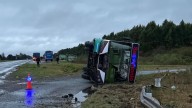 Un colectivo con cosecheros volcó bajo la lluvia en la ruta 14: hay 10 obreros heridos