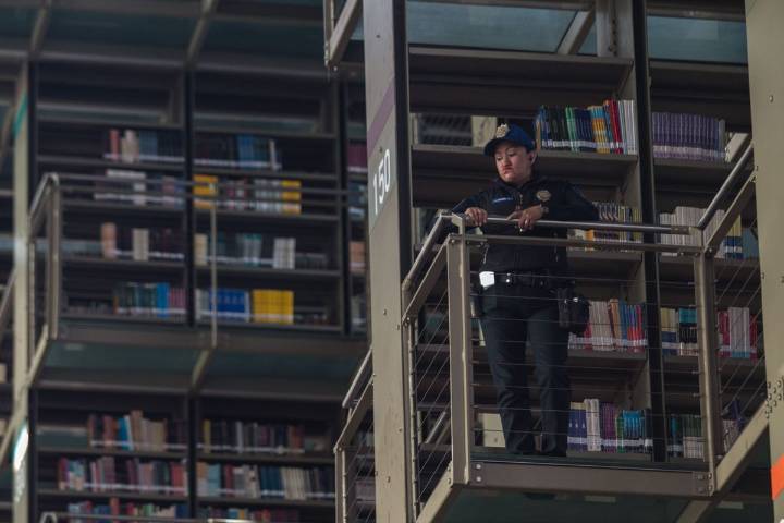 Reabren biblioteca Vasconcelos; llegan a un acuerdo con el sindicato