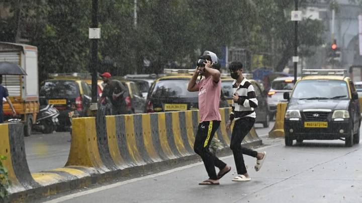 Mumbai weather updates: Moderate rainfall likely today, IMD issues yellow alert