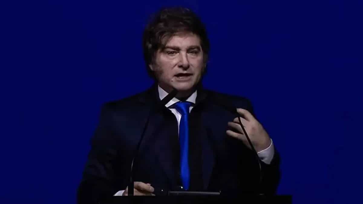 Javier Milei participó por video en la cumbre de Vox tras cancelar su viaje a España