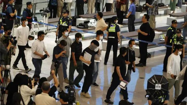 Trabajadores surcoreanos detenidos en redada migratoria en EE.UU. regresaron a su país [FOTOS]