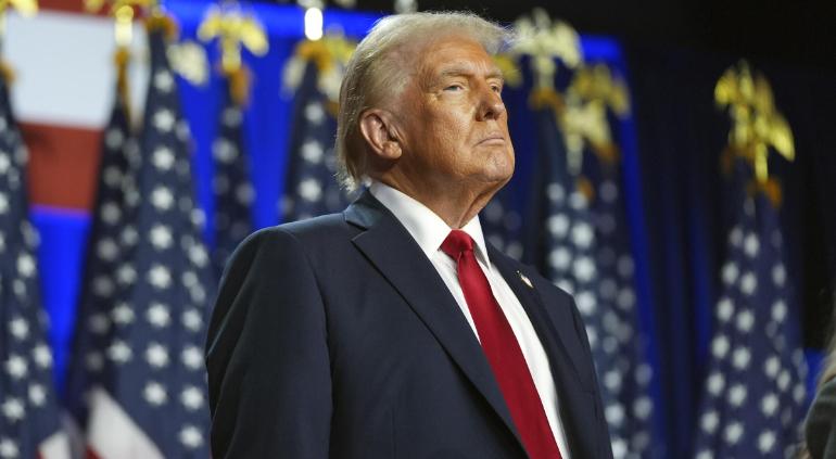 "Somos una nación de fe y nunca nos disculparemos por eso": Trump