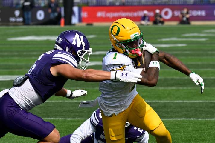 Oregon idle in coaches poll after beating Northwestern