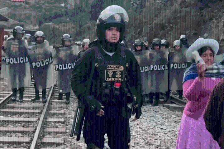 VIDEO: Caos en Machu Picchu con casi 1.600 turistas rescatados por las protestas de los pobladores