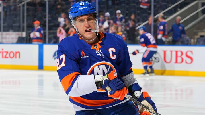 NHL Status Report: Lee out 1-2 weeks for Islanders with upper
