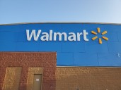 Empleada de Walmart dispara a una mujer tras pelea en tienda de Houston
