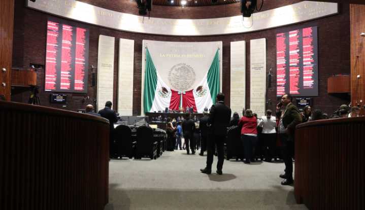 Diputados reciben nueva propuesta para reducir jornada laboral, contempla prima sabatina