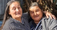 Un abrazo que sanó 60 años: en pleno Milagro, dos hermanas se reencontraron en Rosario de la Frontera