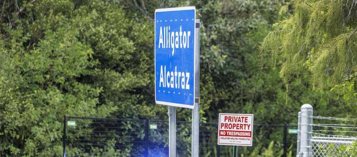 Corte de Apelaciones suspende orden para desmantelar 'Alligator Alcatraz' en Florida
