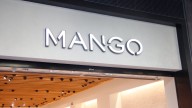 El conjunto denim de Mango que arrasa este otoño: chaqueta y jeans por menos de 80 euros