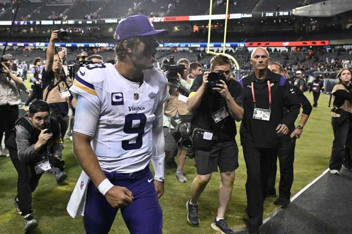 Born in the 4th: McCarthy leads Vikings to comeback win over Bears