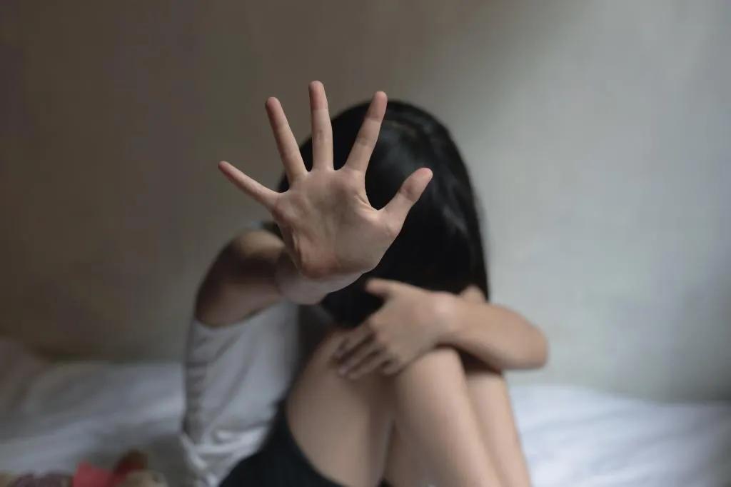 La violencia "silenciada" de los abusos sexuales a niños y adolescentes: ocho de cada 10 los cometen personas del entorno y las víctimas reviven "el trauma una y otra vez" en largos procesos judiciale