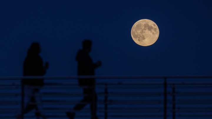 When is the October full moon 2025? When to look for the supermoon full moon