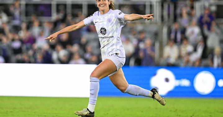 Racing Louisville midfielder Savannah DeMelo suffers medical emergency during matchup