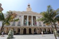 IU Cádiz denuncia retrasos en la ayuda a domicilio que afectan a 800 personas dependientes