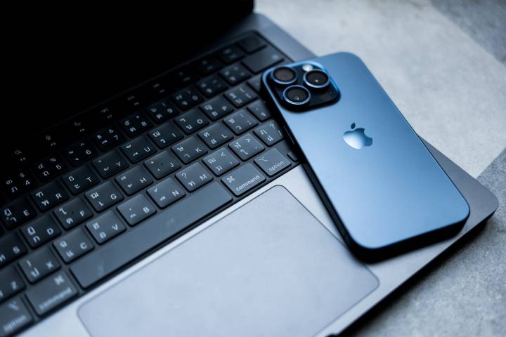 Apple: Why I Am Upgrading To Buy Despite Headwinds (NASDAQ:AAPL)