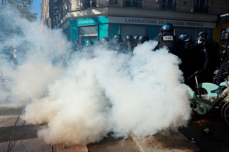 French unions strike against austerity, pressuring Macron