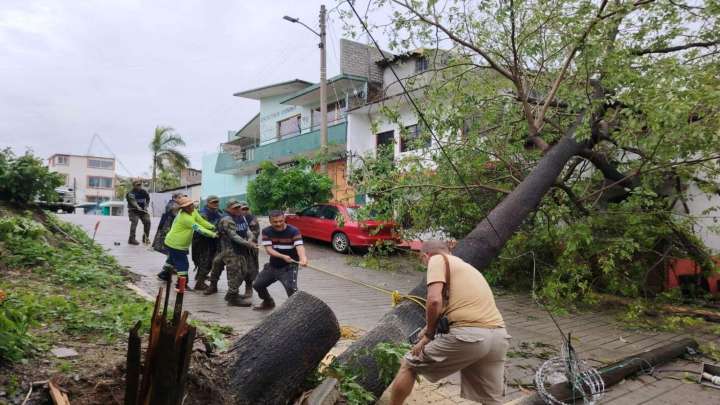 Hay Alerta por Huracán Lorena: Inundaciones Ponen en Peligro la Vida en esta Zona