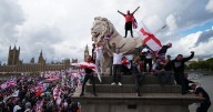 Police officers hurt as Tommy Robinson protesters 'attack officers' at London rally