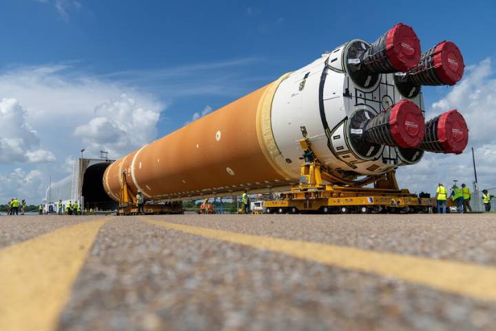 La NASA está tan obsesionada con derrotar a China que, en lugar de retrasar su próximo vuelo a la Luna, lo ha adelantado