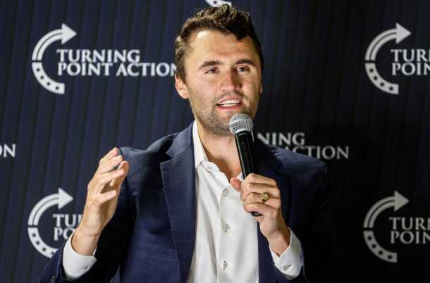 Muere comentarista de derecha Charlie Kirk tras ser baleado en evento en Utah