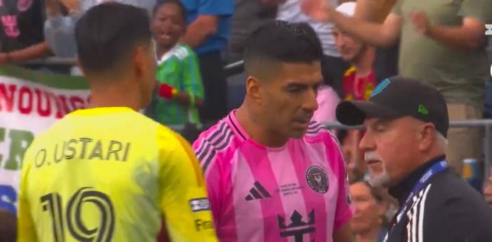 Luis Suárez escupe a miembro del comando técnico del Seattle Sounders en la final de la Leagues Cup