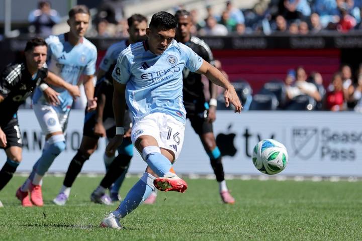 Deadspin | Alonso Martinez converts pair of PKs as NYCFC jolt Charlotte