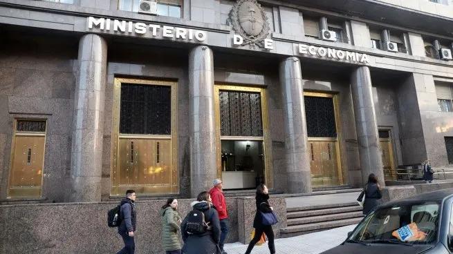 El gobierno sale a contener el dólar antes de las legislativas en la Provincia