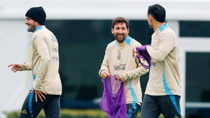La Selección argentina entrena por última vez antes de enfrentar a Venezuela y Scaloni define el equipo titular
