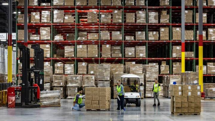Estancamiento del empleo en EE.UU.: se suman solo 22.000 puestos en agosto y el desempleo está en su nivel más alto en años