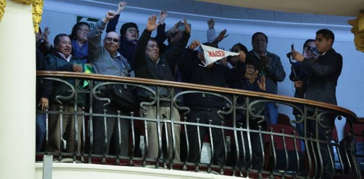 Pleno del Congreso aprobó ley que establece un aumento de pensiones para profesores jubilados y cesantes