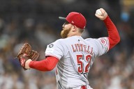 Deadspin | Reds need to find wins in St. Louis to stay in playoff chase
