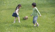 Semana de llevar a los niños al aire libre: jugar en la naturaleza