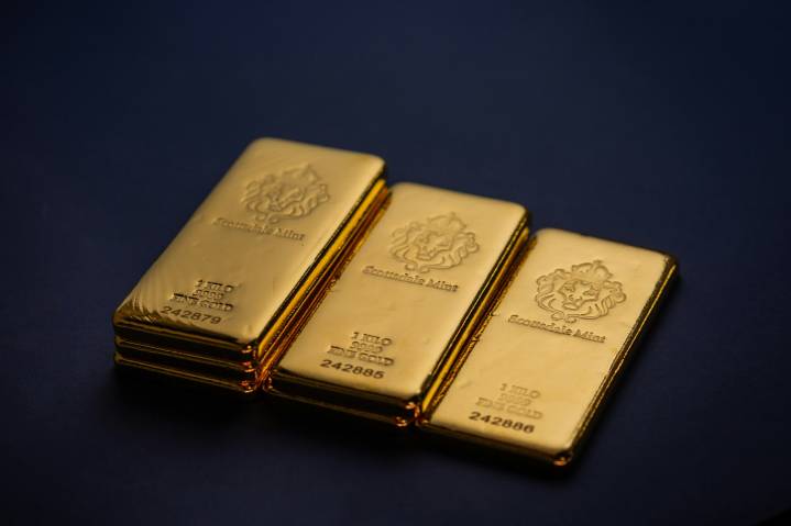 El precio del oro alcanza un récord histórico de $3,508 por la expectativa de recorte de tasas de la Fed